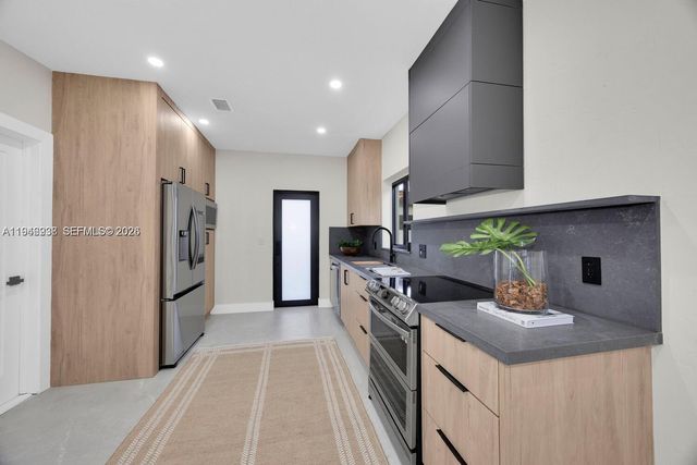 305 Fluvia Ave, Coral Gables, FL 33134