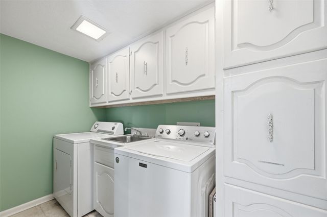 3213 Stonehenge Lane, Carrollton, TX 75006