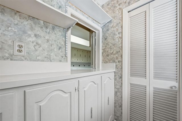 3213 Stonehenge Lane, Carrollton, TX 75006