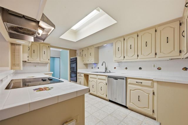 3213 Stonehenge Lane, Carrollton, TX 75006