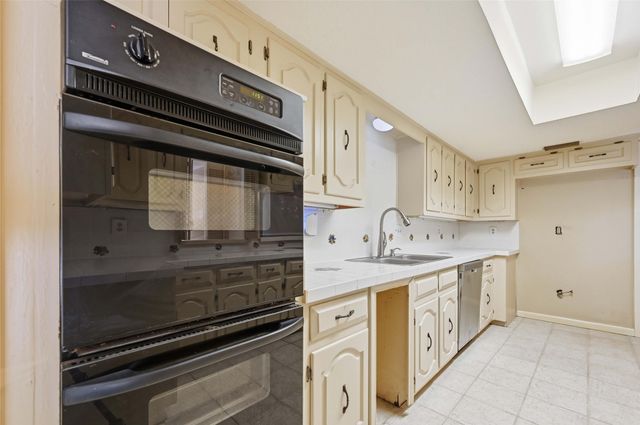 3213 Stonehenge Lane, Carrollton, TX 75006