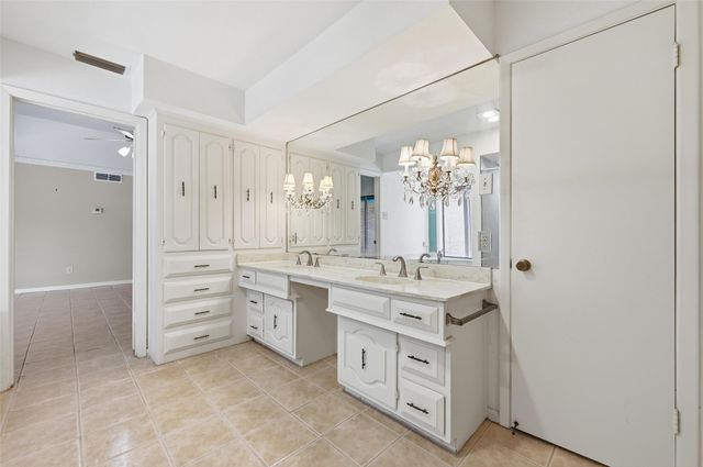 3213 Stonehenge Lane, Carrollton, TX 75006