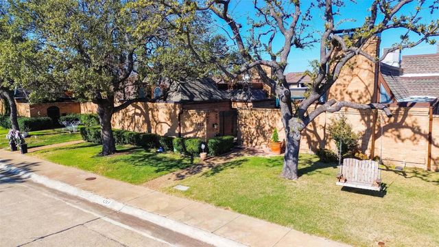 3213 Stonehenge Lane, Carrollton, TX 75006