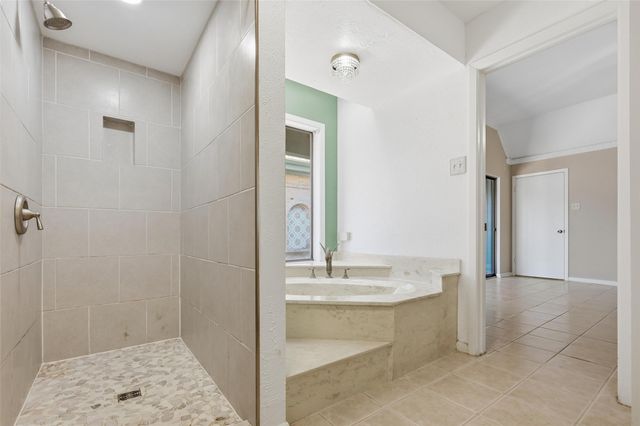 3213 Stonehenge Lane, Carrollton, TX 75006