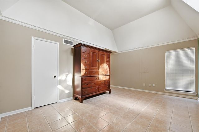 3213 Stonehenge Lane, Carrollton, TX 75006