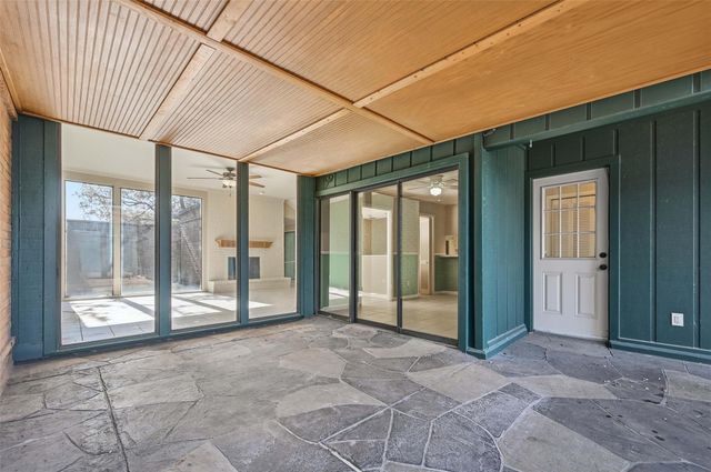 3213 Stonehenge Lane, Carrollton, TX 75006