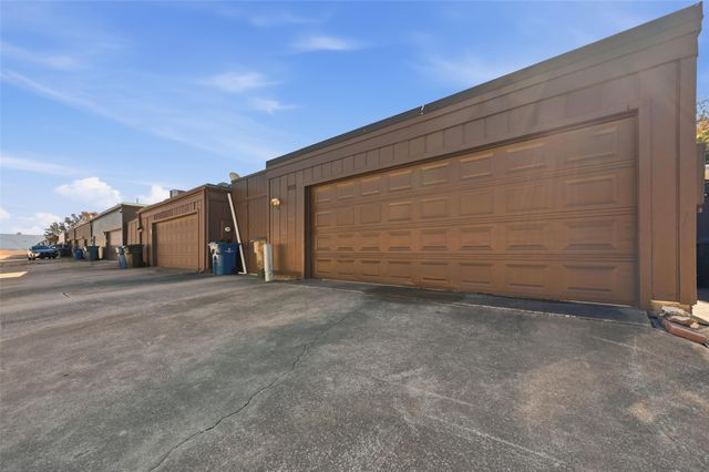 3213 Stonehenge Lane, Carrollton, TX 75006