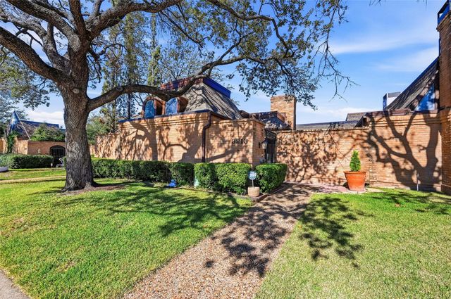 3213 Stonehenge Lane, Carrollton, TX 75006