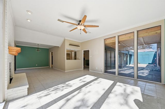 3213 Stonehenge Lane, Carrollton, TX 75006