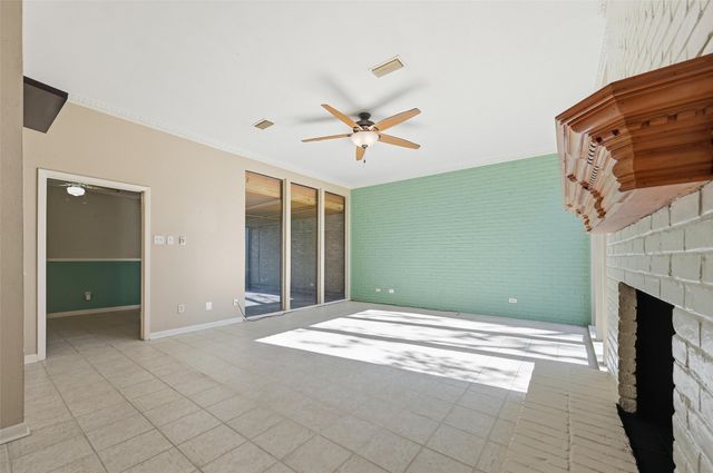 3213 Stonehenge Lane, Carrollton, TX 75006