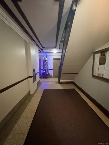 37-20 83rd St 5N, Jackson Heights, NY 11372