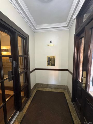 37-20 83rd St 5N, Jackson Heights, NY 11372