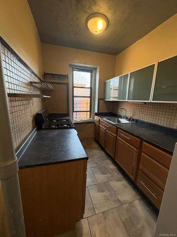 37-20 83rd St 5N, Jackson Heights, NY 11372