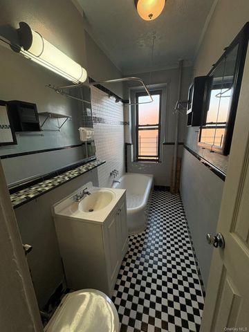 37-20 83rd St 5N, Jackson Heights, NY 11372