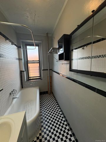 37-20 83rd St 5N, Jackson Heights, NY 11372