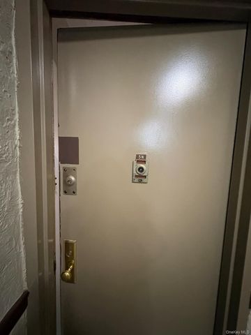 37-20 83rd St 5N, Jackson Heights, NY 11372