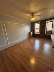 37-20 83rd St 5N, Jackson Heights, NY 11372