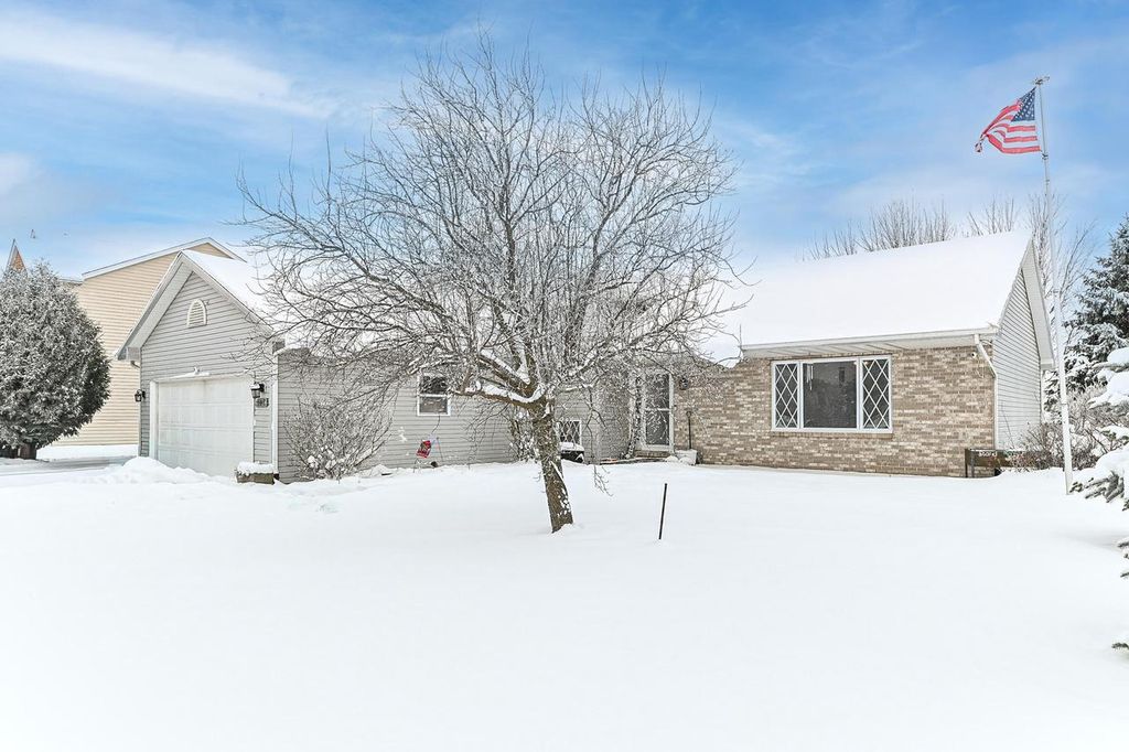107 Prairie DRIVE, Walworth, WI 53184