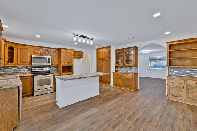 204 N 3rd Street, Celeste, TX 75423