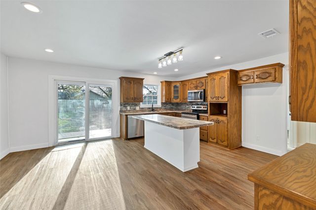 204 N 3rd Street, Celeste, TX 75423