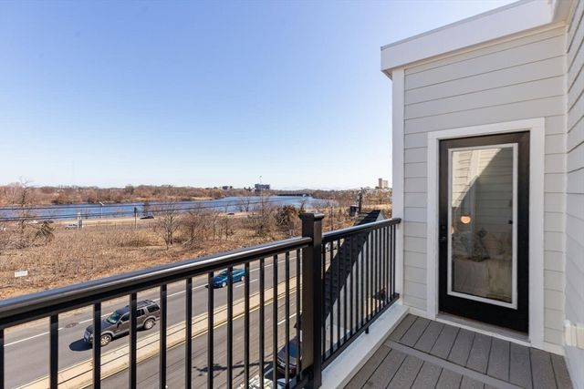 656 Mystic Ave A, Somerville, MA 02145