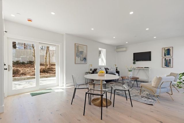 656 Mystic Ave A, Somerville, MA 02145