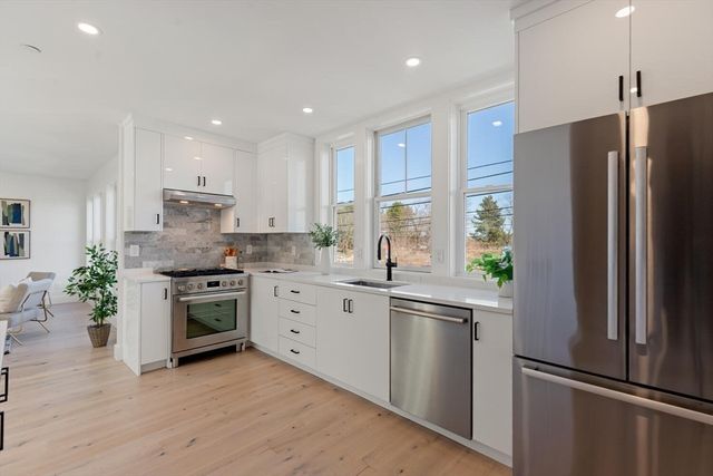 656 Mystic Ave A, Somerville, MA 02145