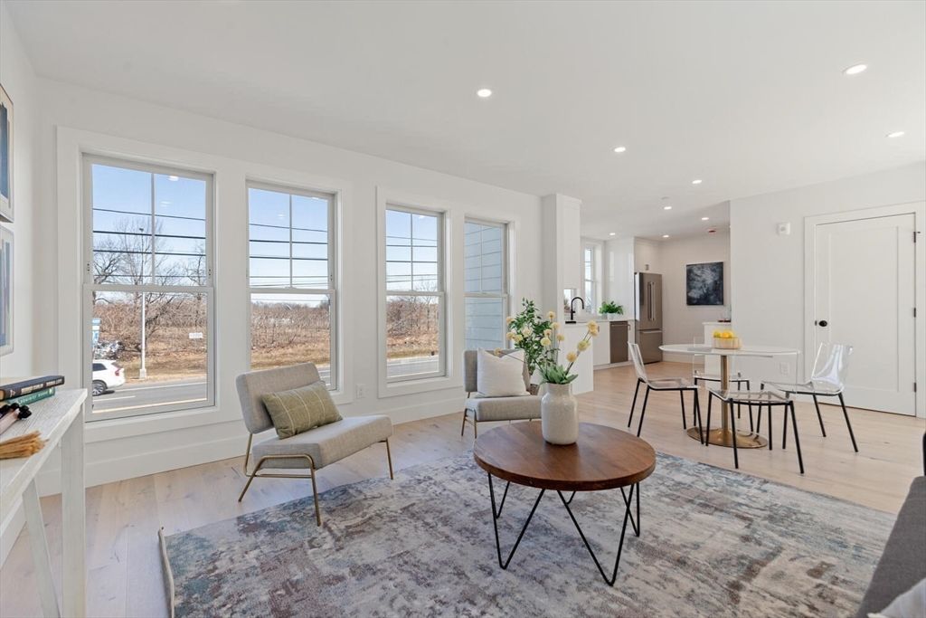 656 Mystic Ave A, Somerville, MA 02145