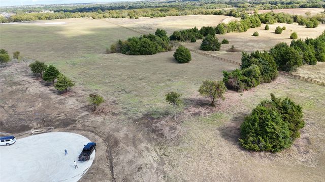 000 Latigo Court, Oak Leaf, TX 75154