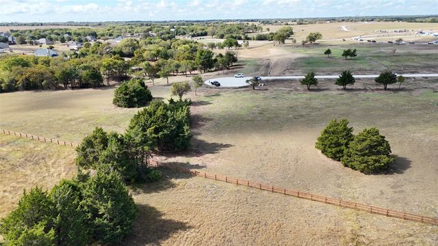000 Latigo Court, Oak Leaf, TX 75154