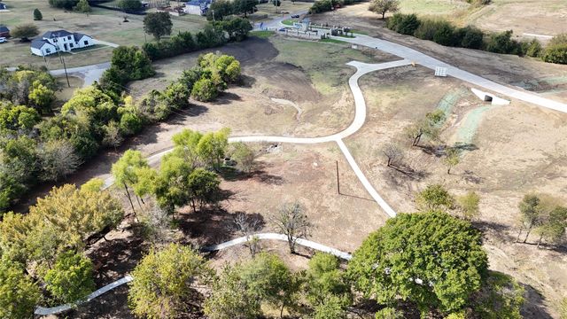 000 Latigo Court, Oak Leaf, TX 75154