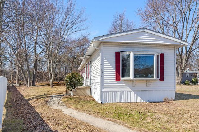 101 Lillian Avenue, Seabrook, NH 03874