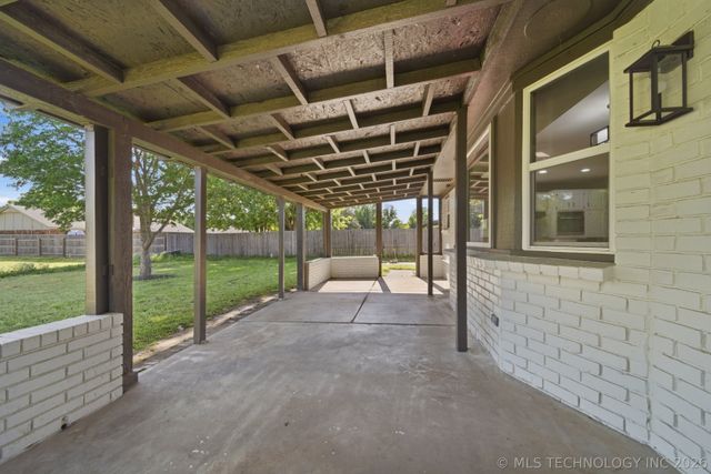 21908 W 11th Street, Sand Springs, OK 74063
