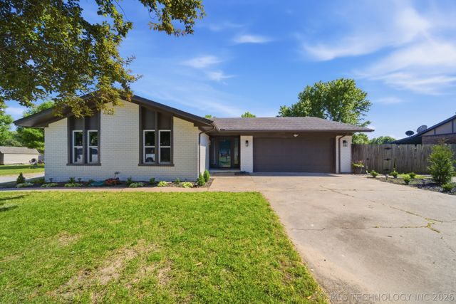 21908 W 11th Street, Sand Springs, OK 74063