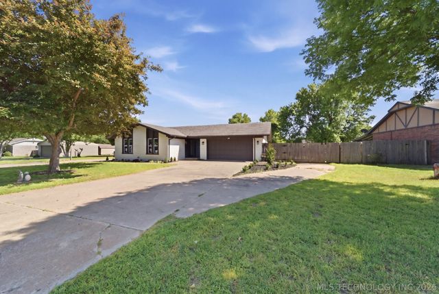 21908 W 11th Street, Sand Springs, OK 74063