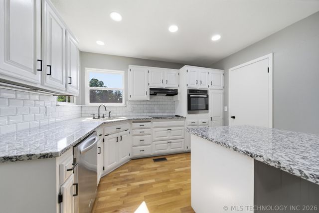 21908 W 11th Street, Sand Springs, OK 74063