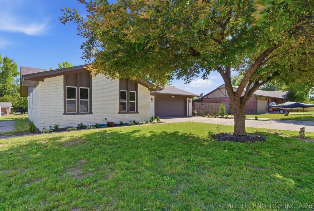21908 W 11th Street, Sand Springs, OK 74063