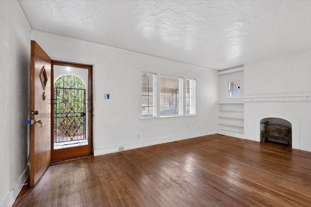 1821 Silver Avenue SE, Albuquerque, NM 87106