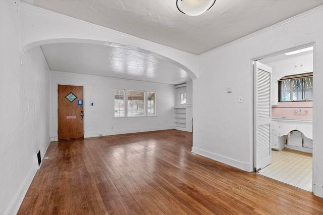 1821 Silver Avenue SE, Albuquerque, NM 87106