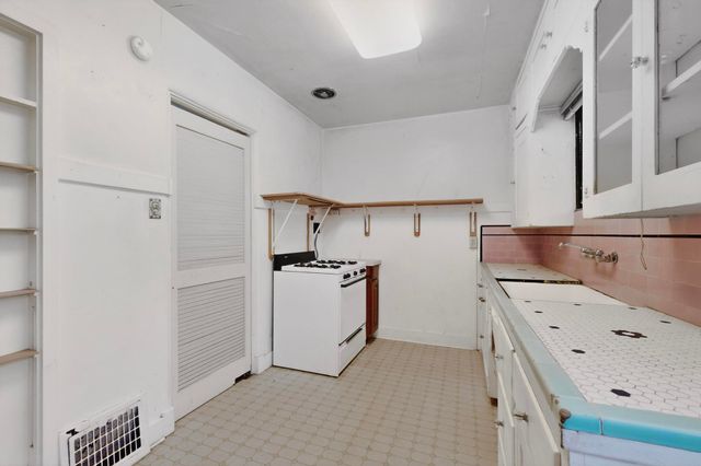 1821 Silver Avenue SE, Albuquerque, NM 87106