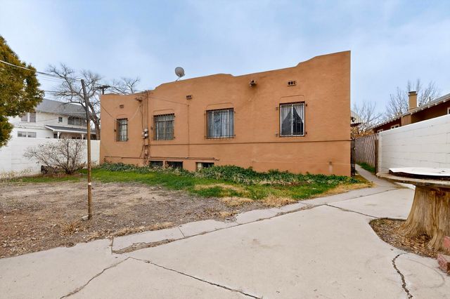 1821 Silver Avenue SE, Albuquerque, NM 87106