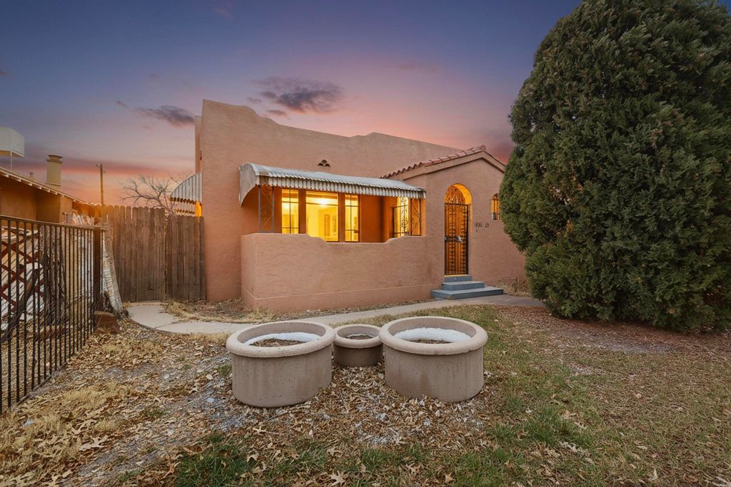 1821 Silver Avenue SE, Albuquerque, NM 87106