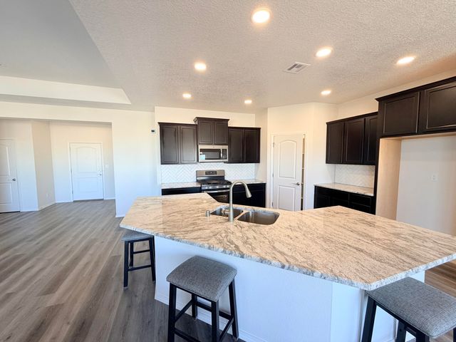 1592 Valle De Colores Street NW, Los Lunas, NM 87031