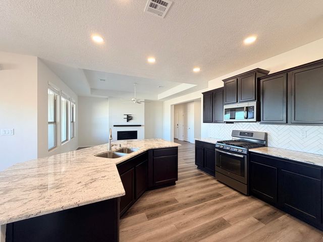 1592 Valle De Colores Street NW, Los Lunas, NM 87031