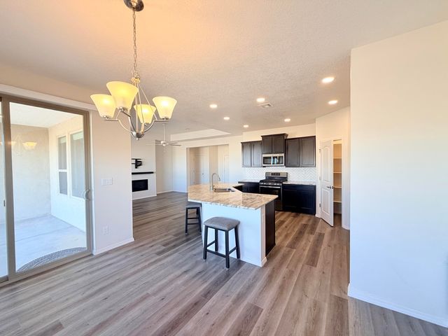 1592 Valle De Colores Street NW, Los Lunas, NM 87031