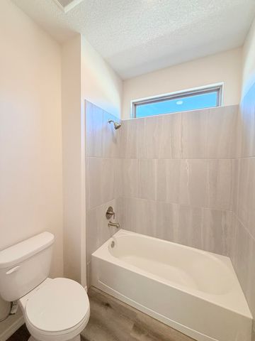 1592 Valle De Colores Street NW, Los Lunas, NM 87031