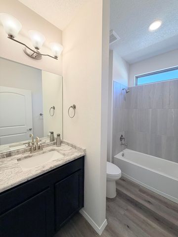 1592 Valle De Colores Street NW, Los Lunas, NM 87031