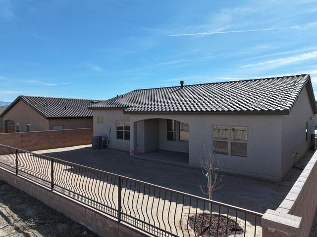 1592 Valle De Colores Street NW, Los Lunas, NM 87031