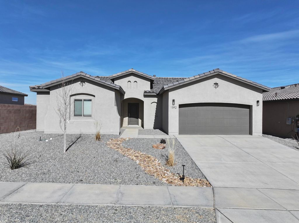 1592 Valle De Colores Street NW, Los Lunas, NM 87031