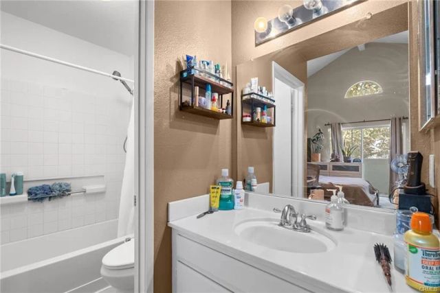 24496 Valle Del Oro 204, Newhall, CA 91321